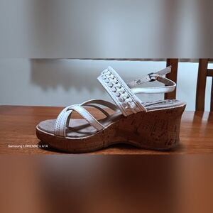 Mudd White Wedge Sandles